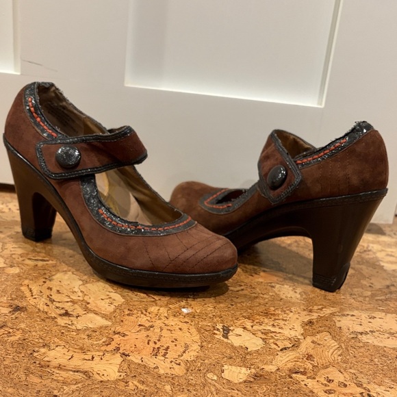 J-41 Shoes - J-41 Chocolate Mary Jane Heels with Button Strap